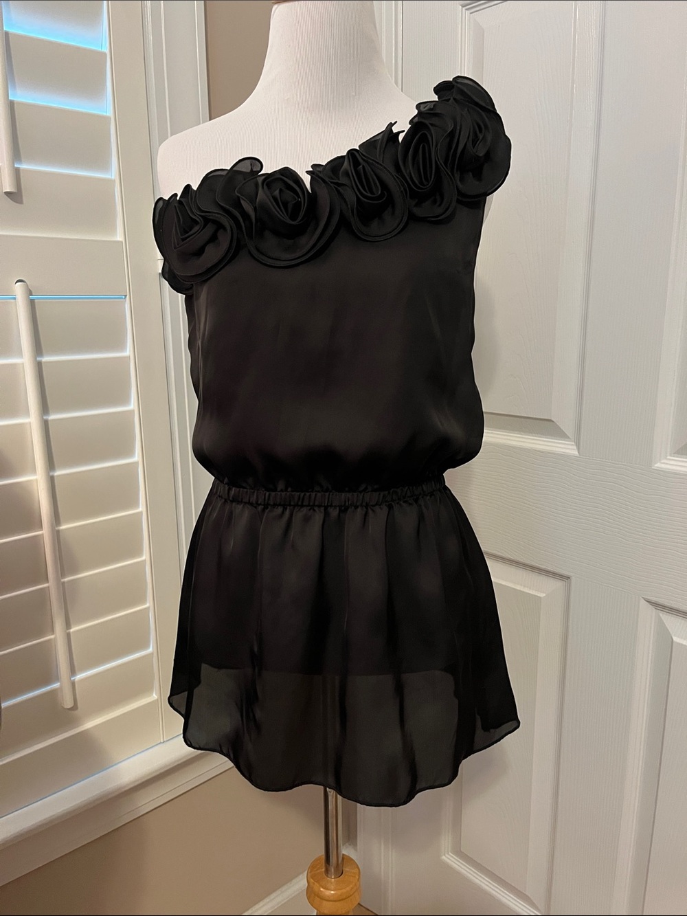 Rue21 Black One-Shoulder Floral Trim Blouse